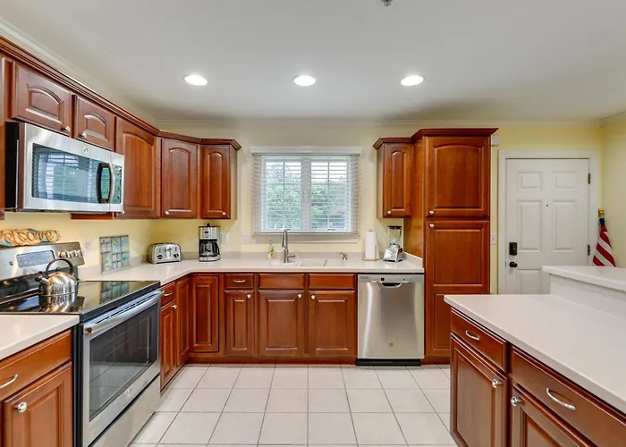 Holiday home Pool Access & 2 Mi To Beach! Ocean Escape